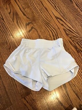 Lululemon high rise hottie hot shorts 2.5 size 4